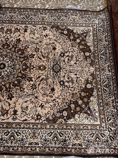 Ковер шерстяной новый