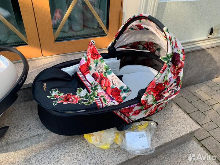 Коляска cybex Priam 4 3 в 1 Spring Blossom Light