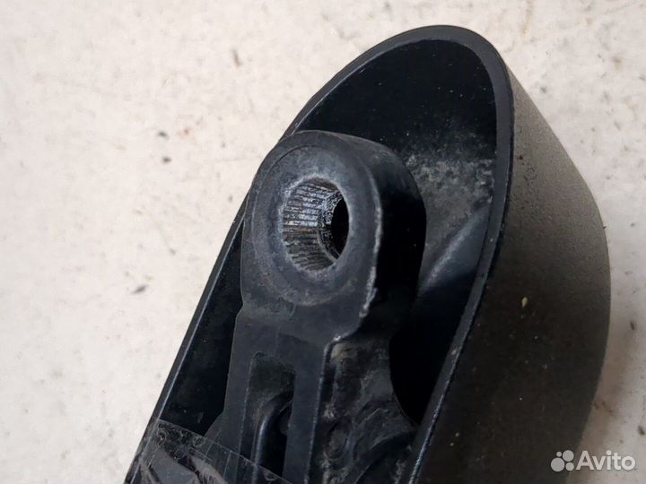 Щеткодержатель левый задний Chevrolet Trax