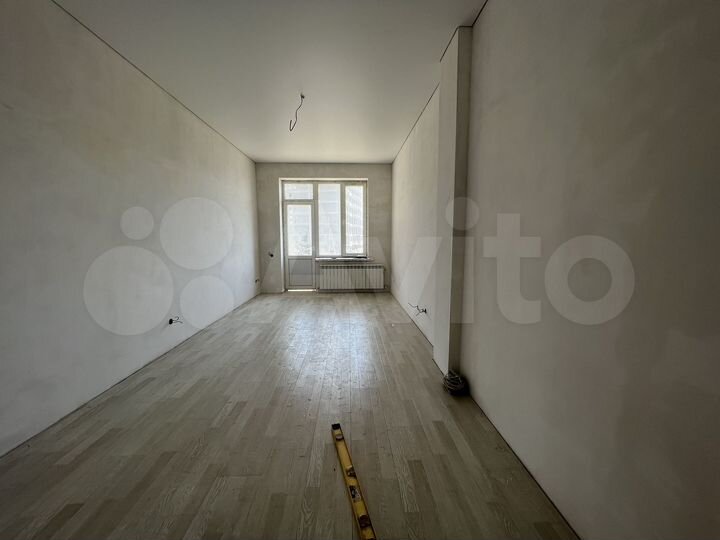 Доля в 3-к. квартире, 98 м², 2/4 эт.