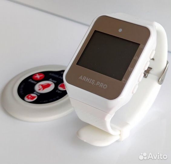 Комплекты вызова персонала: кнопка вызова и часы