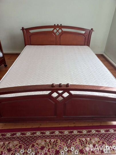 Спальный гарнитур из массива дерева бу