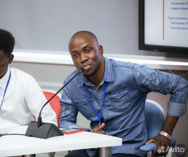 Преподаватель по французскому и английскому языкам