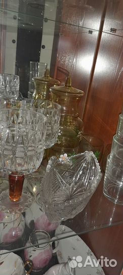 Фарфоровая посуда,хрусталь