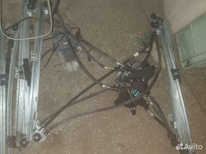 Стеклоподъемник передний Крайслер Вояджер 3 механ