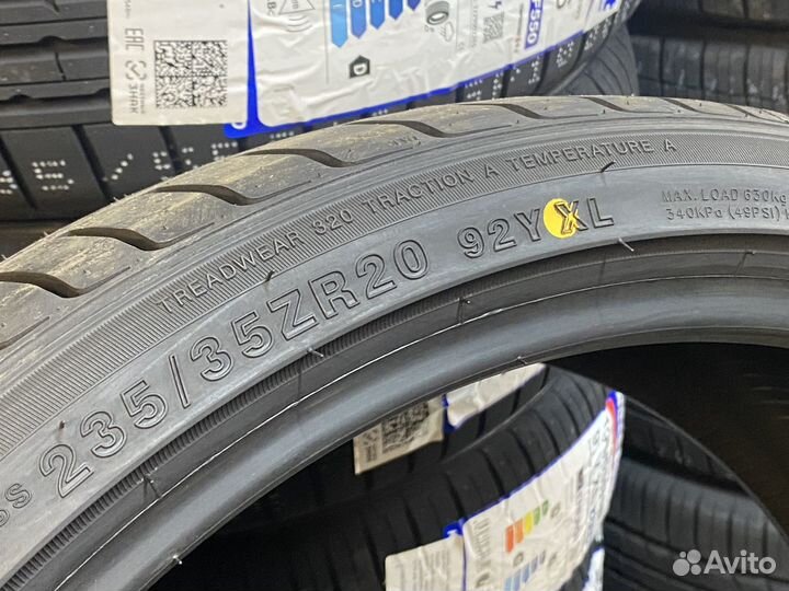 Kinforest KF550-UHP 235/35 R20 92Y