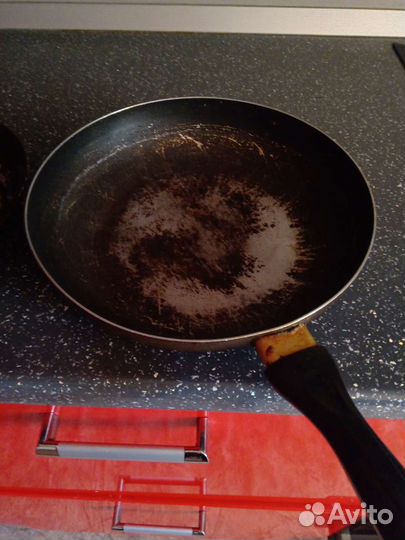 Сковорода с антипригарным покрытием