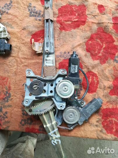 Стеклоподъемник