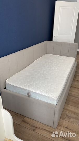 Кровать с мягкой спинкой детская