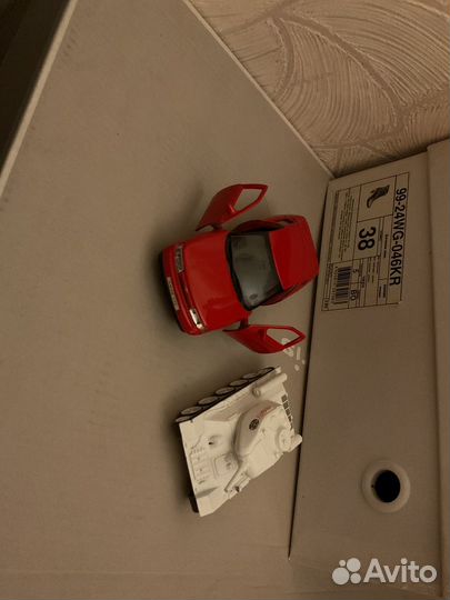 Коллекционный танк и машинка Лада 110