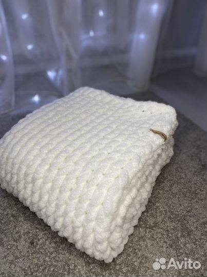 Белый плед из alize puffy