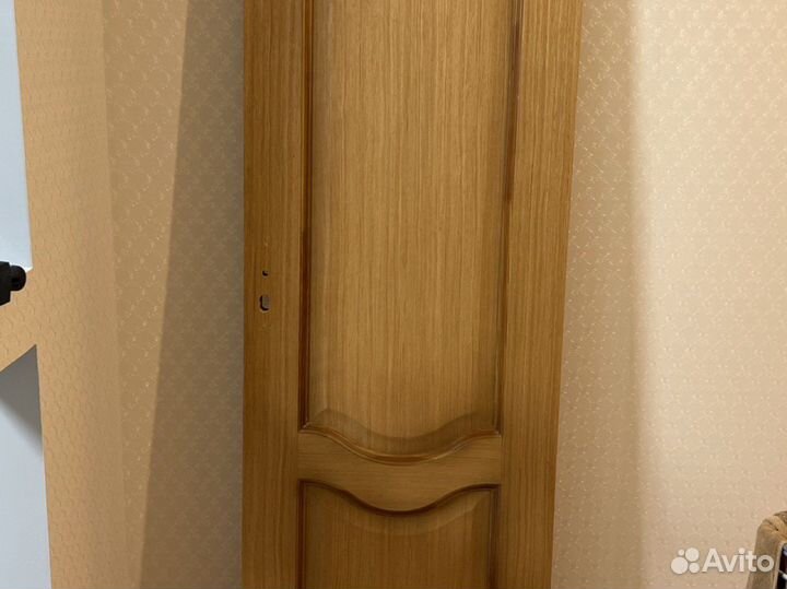 Двери полотно дубовый шпон, фурнитура, массив