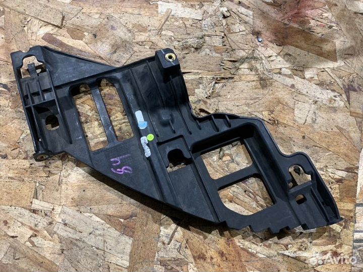 Площадка под фару передняя правая Volkswagen Golf