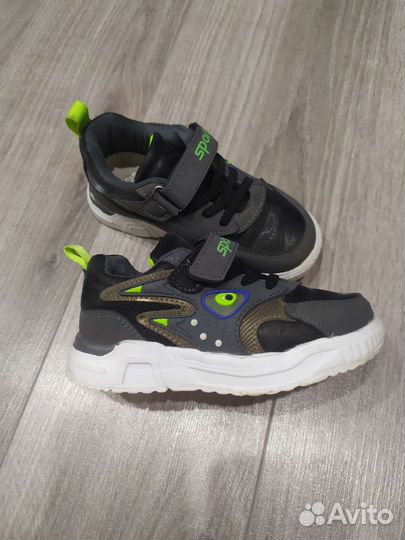 Кроссовки детские