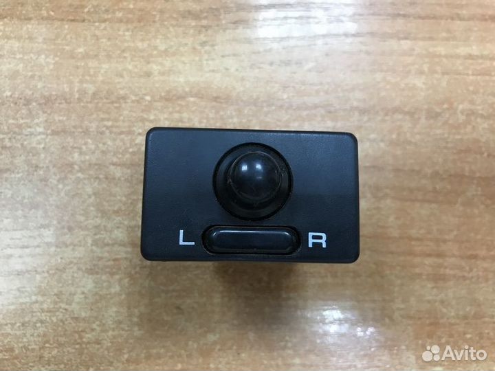 Блок управления зеркалами Nissan Maxima A32 с1995