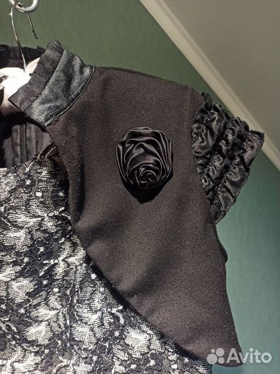 Серое платье