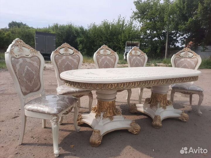 Стол и стулья