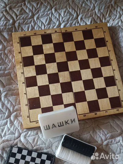 Шахматная доска, шашки, маленькие шахматы, шашки