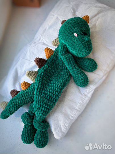 Динозавр плюшевый