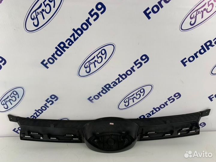 Решетка радиатора Ford Focus 3 CB8 2011-2015