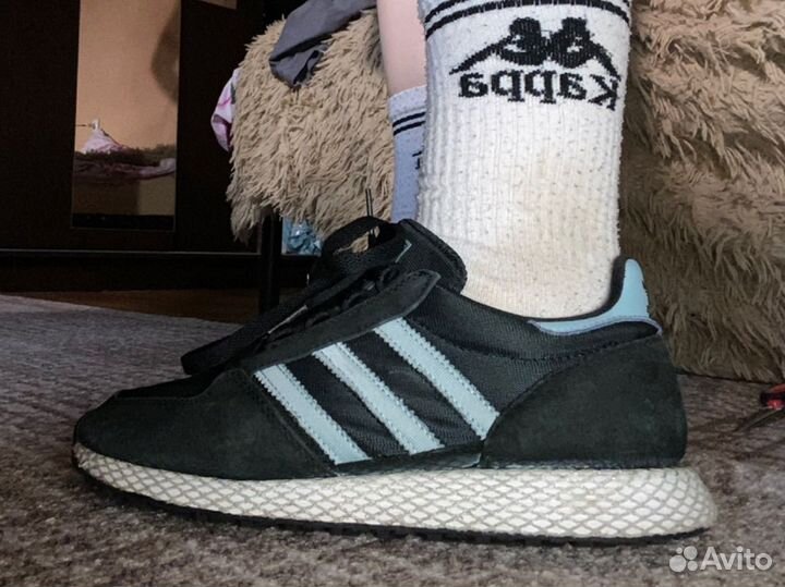 Кроссовки adidas forest grove