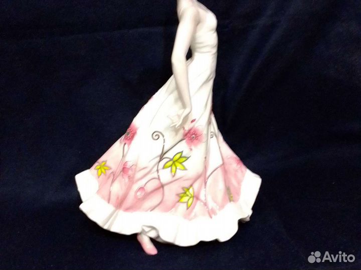 Фарфоровая статуэтка Девушка танцовщица