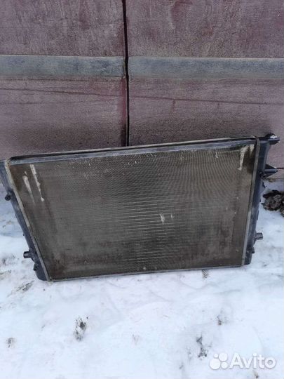 Радиатор на volkswagen caddy