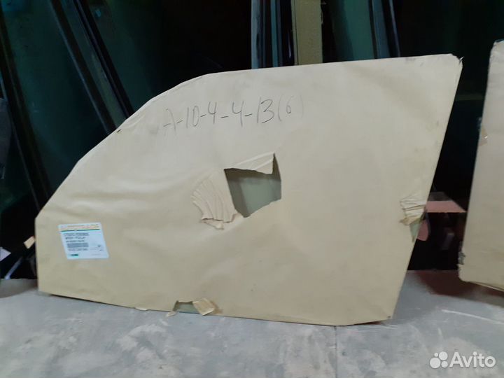 Стекло переднее левое на Mercedes Benz W201