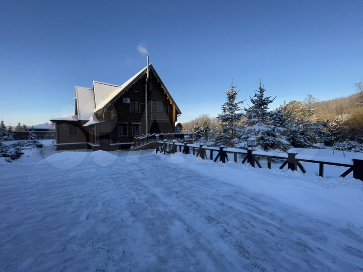 Дом 300 м² на участке 44,7 сот.