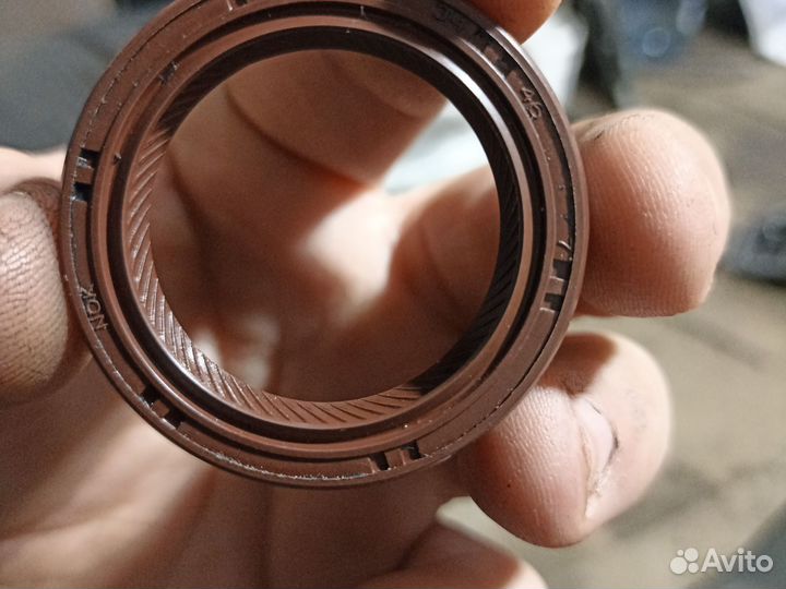 Сальник коленвала MD377999