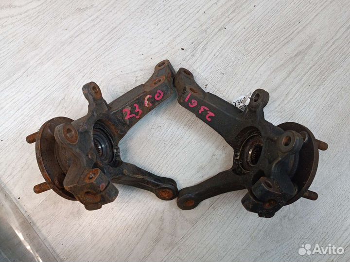 Кулак правый левый Nissan Micra/Note/Tiida