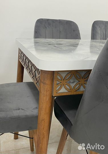 Кухонный стол и стулья 6 шт