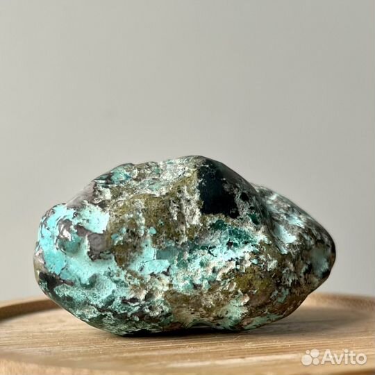 Коллекционный минерал - хризоколла с малахитом