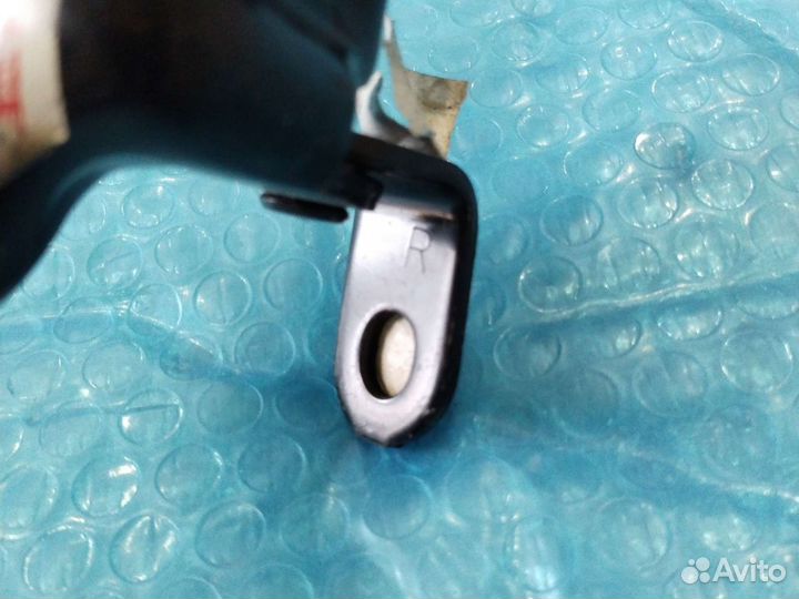 Петля двери Камри 70 и Es 68750-20122 NEW