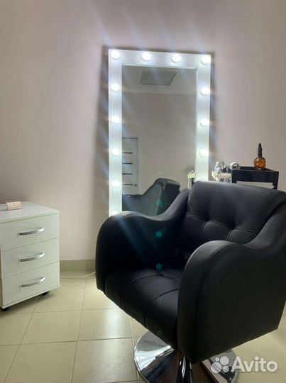 Парикмахерское кресло