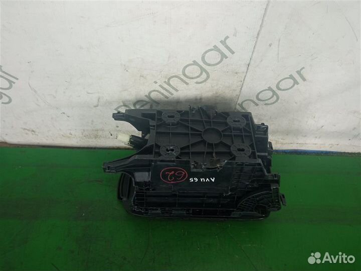 Подлокотник Toyota Harrier AVU65