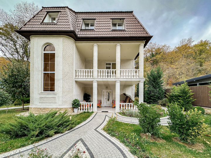 Дом 316,6 м² на участке 8,5 сот.