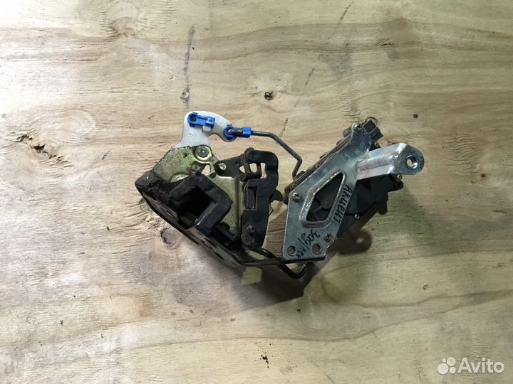 Замок задней левой двери Hyundai Accent