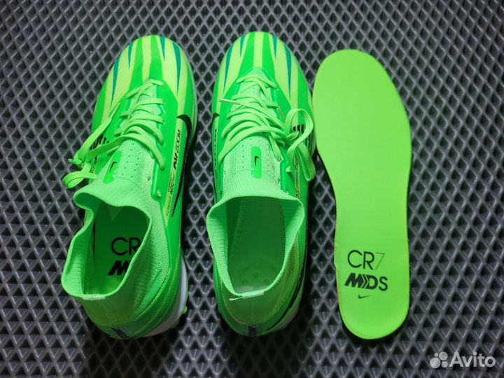 Футбольные сороконожки Nike