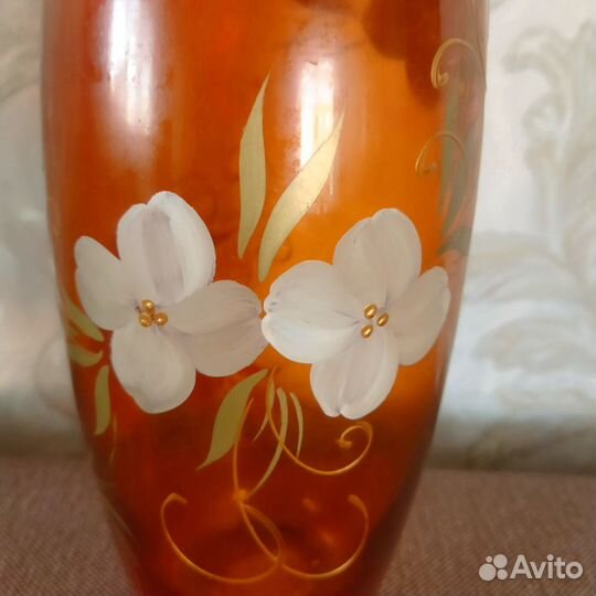 Ваза из цветного стекла с ручной росписью