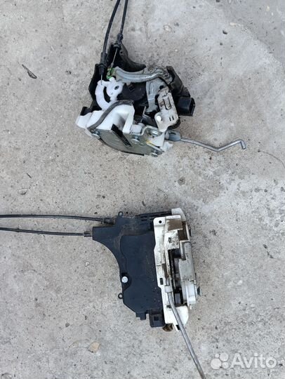 Замок двери Митсубиси Лансер 10