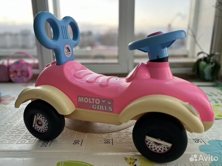 Машинка каталка толокар для девочки Molto Girls