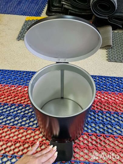 Мусорное ведро с педалью