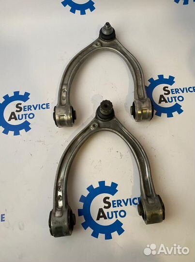 Mercedes W205 W213 Рычаг верхний левый 0009