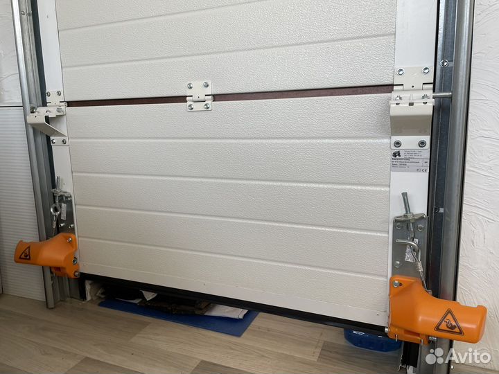 Ворота секционные подъемные на дверной проём