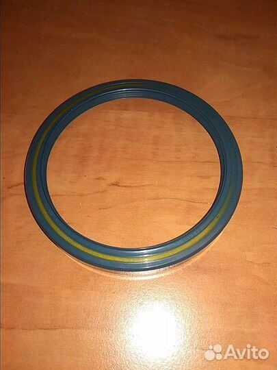 Сальник кпп заднего фланца на JCB 904/20281