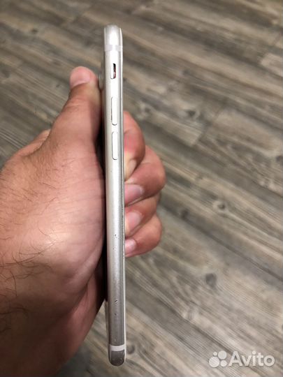 Телефон iPhone 7