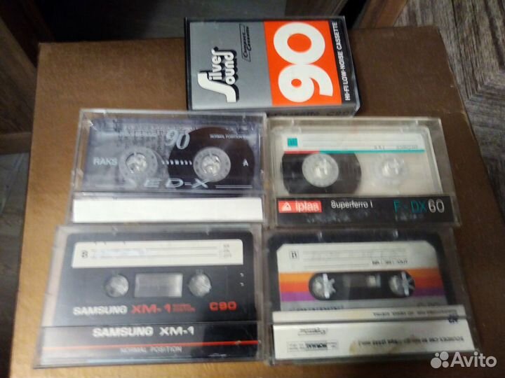Кассеты для магнитофона и коробка под них винтаж