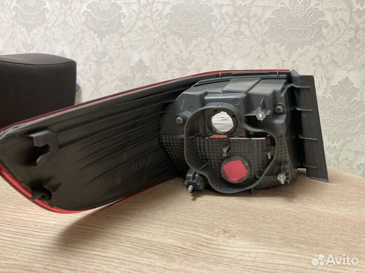 Задний правый фонарь в крыло Kia Rio 3