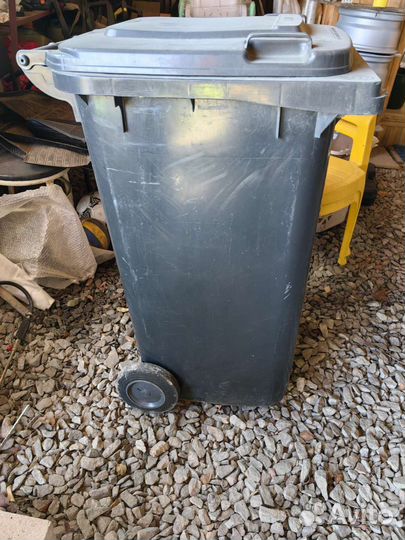 Контейнер для мусора 240 литров